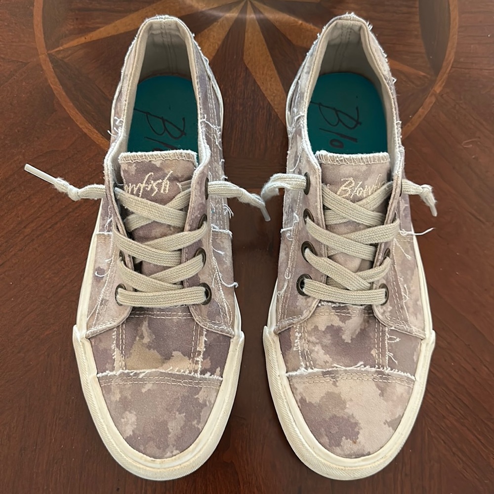 Blowfish camo pattern size 7.5 slip on canvas shoes